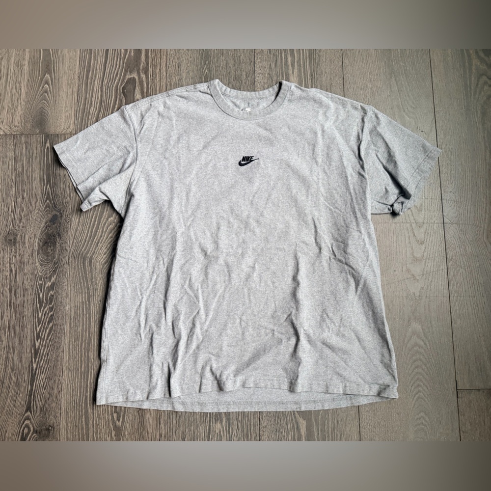 The Nike Tee Loose Fit Short Sleeve in Gray Size XXL